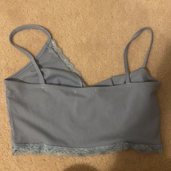 Blue crop top with lace - Picture 2 of 3